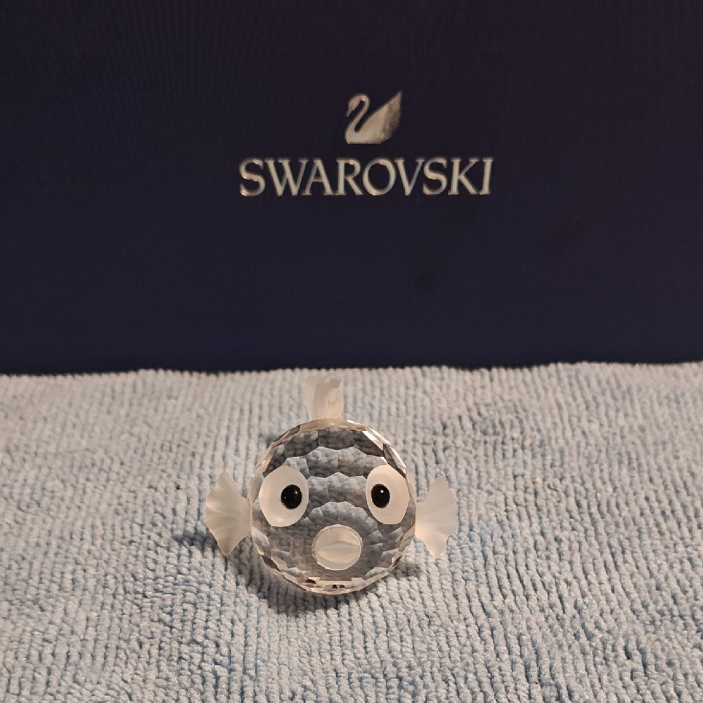 SWAROVSKI CRYSTAL Figurine Puffer Fish frosted black eyes (No Box)